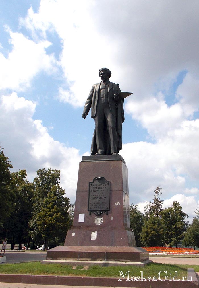 Памятник Репину в Москве