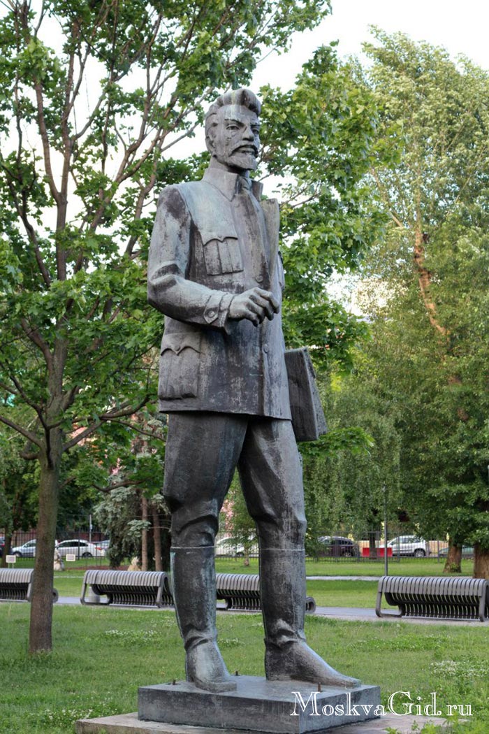 Памятник-Свердлову-в-Музеоне
